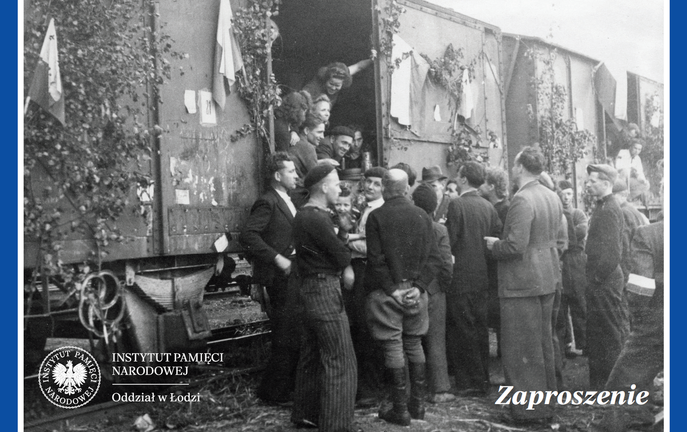 Fotografia przedstawia pracowników Państwowego Urzędu Repatriacyjnego wśród repatriantów.