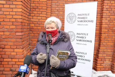 Prezes IPN odsłonił tablicę upamiętniającą 50. rocznicę strajku włókniarek w Łodzi 15.02.2021 rok.