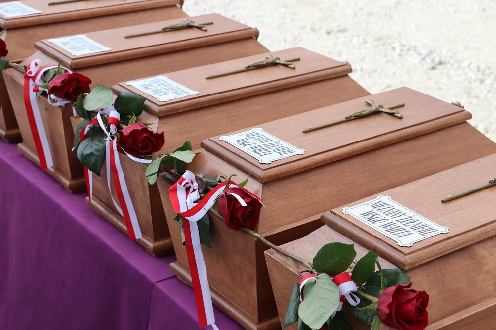 Uroczystości pogrzebowe 8 nieznanych żołnierzy Wielkopolskiej Samodzielnej Grupy Ochotniczej „WARTA” - Odolanów 12.10.2021 r.