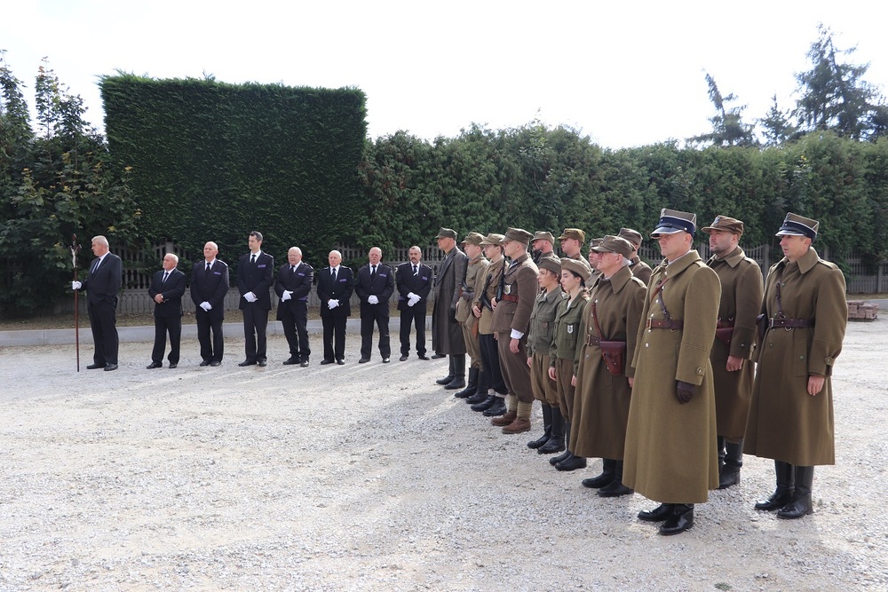 Uroczystości pogrzebowe 8 nieznanych żołnierzy Wielkopolskiej Samodzielnej Grupy Ochotniczej „WARTA” - Odolanów 12.10.2021 r.