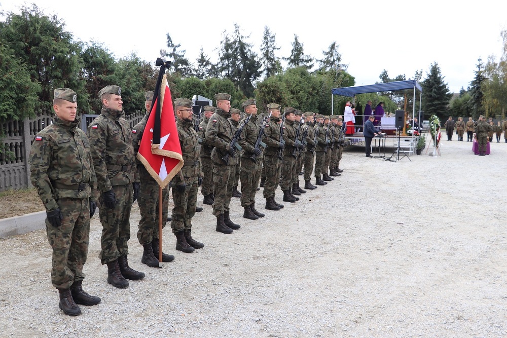 Uroczystości pogrzebowe 8 nieznanych żołnierzy Wielkopolskiej Samodzielnej Grupy Ochotniczej „WARTA” - Odolanów 12.10.2021 r.