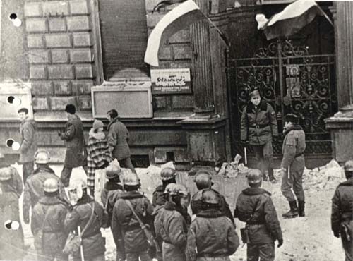 Zdjęcie archiwalne sprzed siedziby Zarządu Regionu Ziemi Łódzkiej NSZZ „Solidarność”