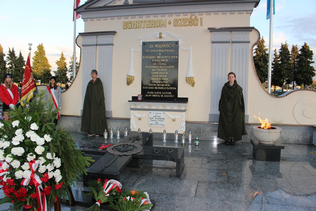 Pomnik i Grobowiec Powstańców Wielkopolskich na cmentarzu parafialnym w Grodzisku Wielkopolskim