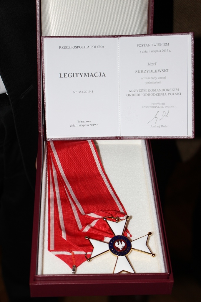 Krzyż Komandorski Orderu Odrodzenia Polski przyznany pośmiertnie Józefowi Skrzydlewskiemu