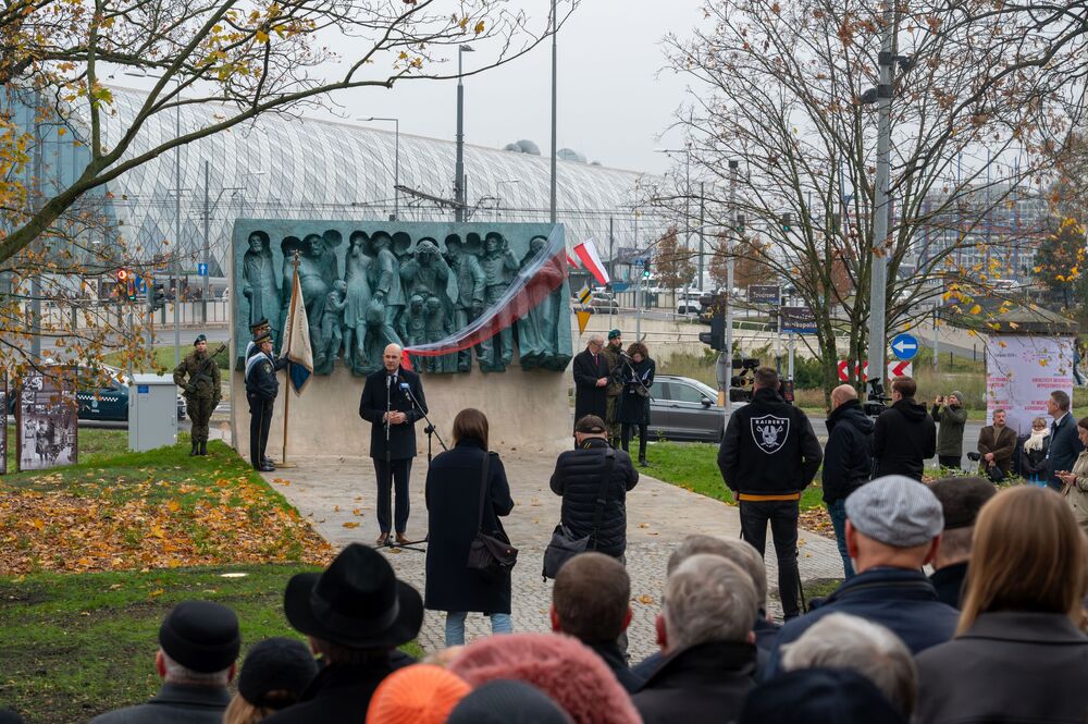 Odsłonięcie Pomnika Wypędzonych Wielkopolan. Fot. Urząd Miasta Poznania