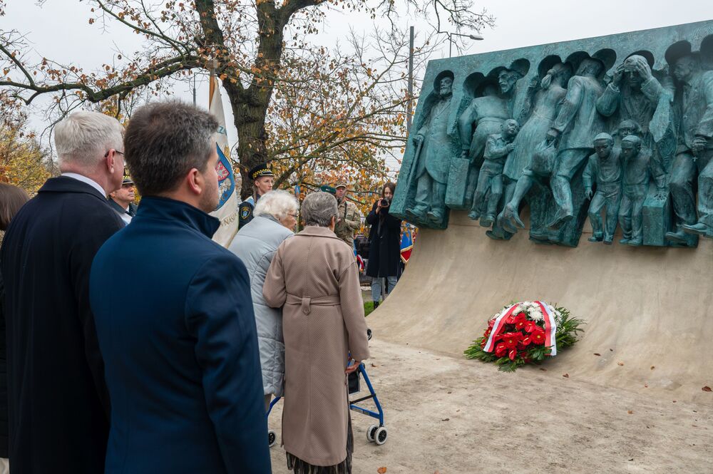 Odsłonięcie Pomnika Wypędzonych Wielkopolan. Fot. Urząd Miasta Poznania