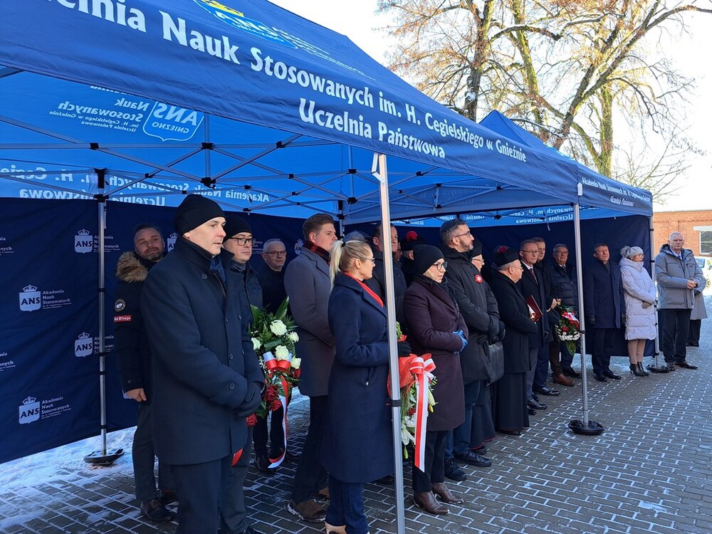 Odsłonięcie tablicy upamiętniającej 17 Pułk Ułanów Wielkopolskich – Gniezno, 14 lutego 2025. Fot. Marta Sankiewicz IPN