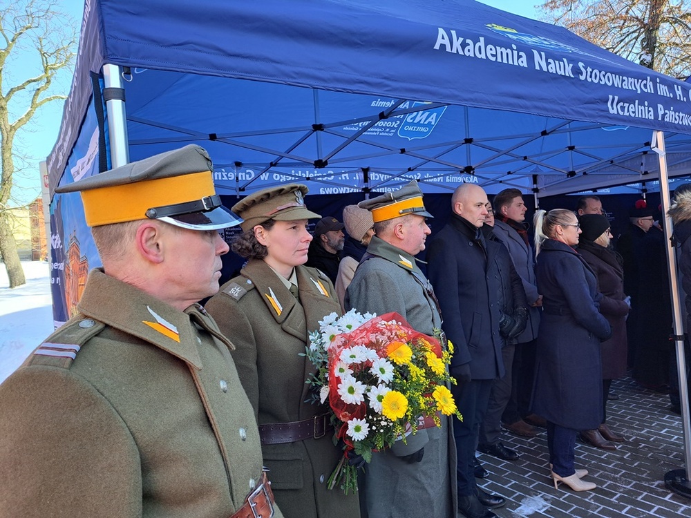 Odsłonięcie tablicy upamiętniającej 17 Pułk Ułanów Wielkopolskich – Gniezno, 14 lutego 2025. Fot. Marta Sankiewicz IPN