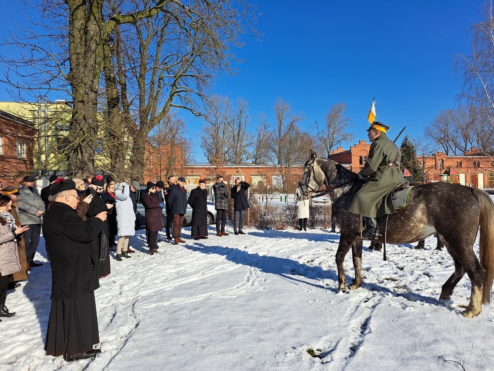 Pokaz kawaleryjski ułanów z Oddziału Terenowego im. 17 Pułku Ułanów Wielkopolskich – Stowarzyszenia Polski Klub Kawaleryjski. Fot. Marta Sankiewicz IPN
