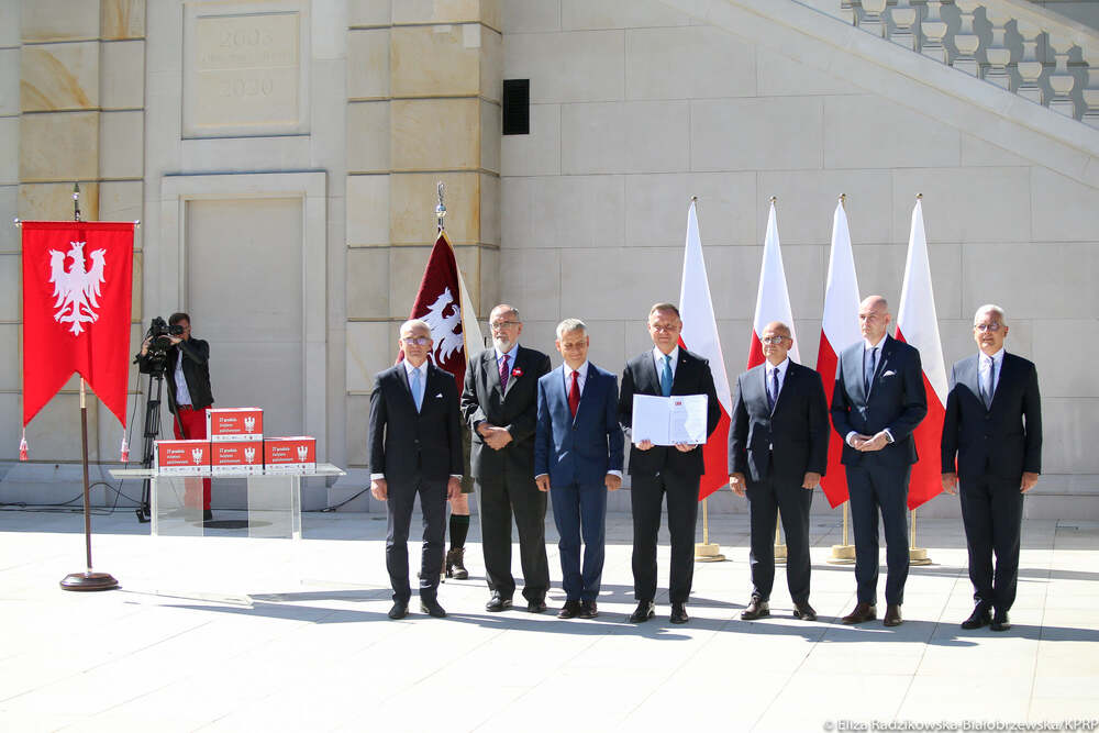 Tomasz Łęcki, Tadeusz Musiał, Przemysław Terlecki, Prezydent Andrzej Duda, Jacek Gursz, Rafał Reczek, Dariusz Grzybek. Fot. Eliza Radzikowska-Białobrzewska (KPRP)