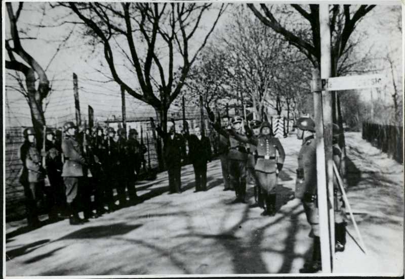 Obchody święta 1 Maja przez załogę niemieckiego obozu przy ul. Głównej