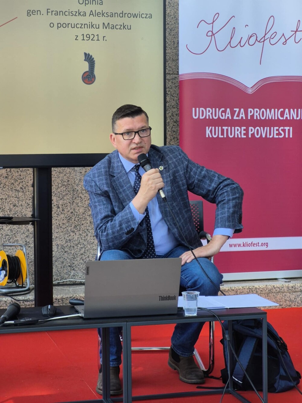 Dr hab. Dariusz Iwaneczko prezentuje wykład o gen. Stanisławie Maczku w Zagrzebiu – 14 maja 2025. Fot. Marcin Bukała (IPN)