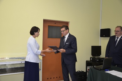 Dyrektor Oddziału IPN Rzeszów dr Dariusz Iwaneczko wręczył Lucynie Podhalicz akt powołania przez prezesa IPN na członka Komitetu Ochrony Pamięci Walk i Męczeństwa.