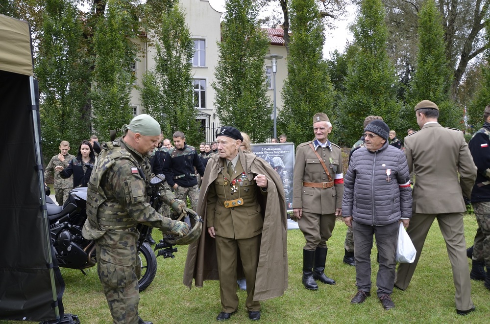 Piknik wojskowy z okazji 79. rocznicy powstania Polskiego Państwa Podziemnego oraz święta Wojsk Obrony Terytorialnej.