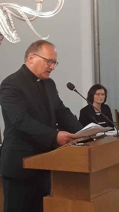 Ks. prof. dr hab. Józef Wołczański podczas konferencji „ Arcybiskup Ignacy Tokarczuk – świadek historii, świadek wiary”.