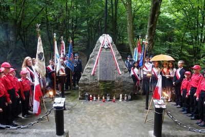 Obchody 75. rocznicy mordu w Lesie Grabińskim koło Iwonicza.
