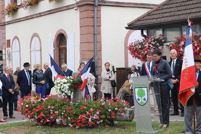 Osłonięcie tablicy pamiątkowej poświęconej mieszkańcom Fréland we Francji.