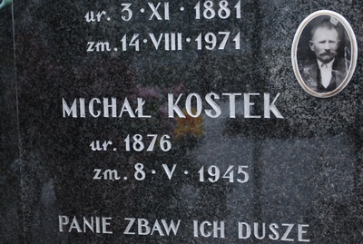 Tabliczki nagrobne ofiar pacyfikacji Kuryłówki pochowanych na cmentarzu w sąsiednim Tarnawcu. Fot. Artur Brożyniak.