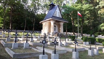 Fot. 2. Cmentarz Legionistów Polskich Nr 171 w Łowczówku, położony na wzgórzu Kopaniny