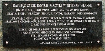 Tablica na pomniku upamietniającym Ulmów w Markowej.
Fot. Igor Witowicz