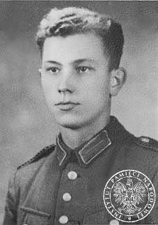 Józef Kokot, ur. 17.10.1921 r. w Koblowie w Czechach. W czasie II wojny światowej był żandarmem w Łańcucie, popełnił wówczas wiele zbrodni. Był jednym z morderców Ulmów i ukrywanych przez nich Żydów. W 1958 r. wyrokiem Wojskowego Sądu Rejonowego w Rzeszow