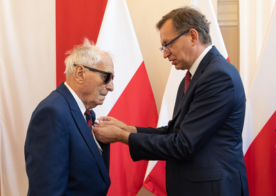 Prof. dr hab. Bolesław Fleszar odznaczony przez dra Jarosława Szarka KWiS. Fot. Igor Witowicz
