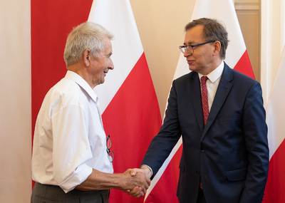 Andrzej Kubik odznaczony przez dra Jarosława Szarka KWiS. Fot. Igor Witowicz