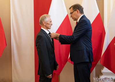 Eugeniusz Kut odznaczony przez dra Jarosława Szarka KWiS. Fot. Igor Witowicz