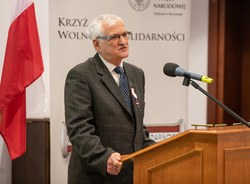 Wit Tybulczuk przemawia w imieniu odznaczonych Krzyżem Wolności i Solidarności - Rzeszów, 23 września 2022 (fot. Igor Witowicz)