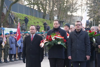 Uroczystość pod pomnikiem „Pamięci Poległych w Grudniu 1970 r.” ; fot. M. Ruczyńska