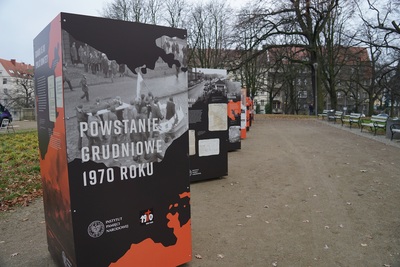 Wystawa „Powstanie Grudniowe 1970 roku” na placu Adama Mickiewicza w Szczecinie