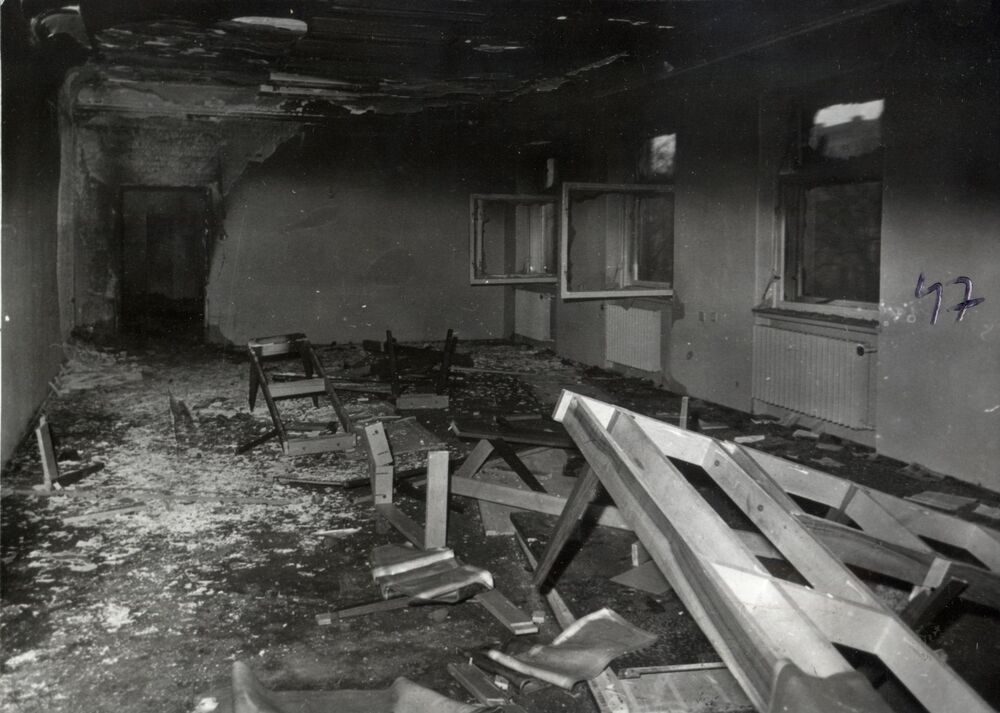 Widoczne zniszczenia w budynku KW PZPR (IPN Sz 0012/323 t. 1)