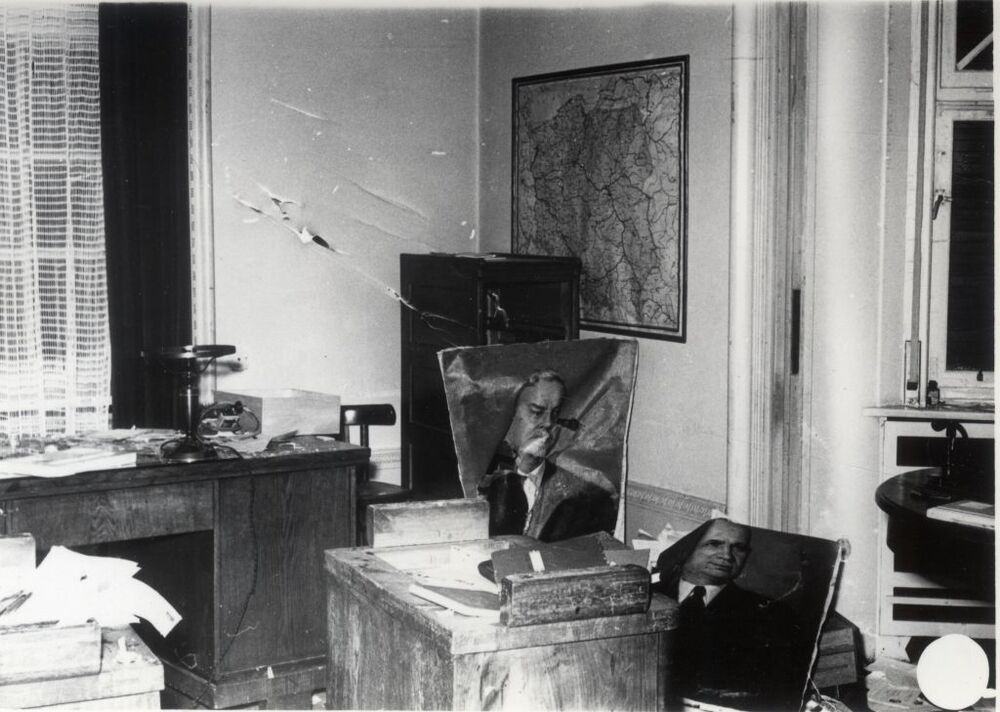 Zniszczenia wewnątrz konsulatu ZSRS (IPN Sz 009/1460)