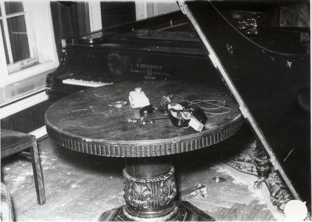 Zniszczenia wewnątrz konsulatu ZSRS (IPN Sz 009/1460)