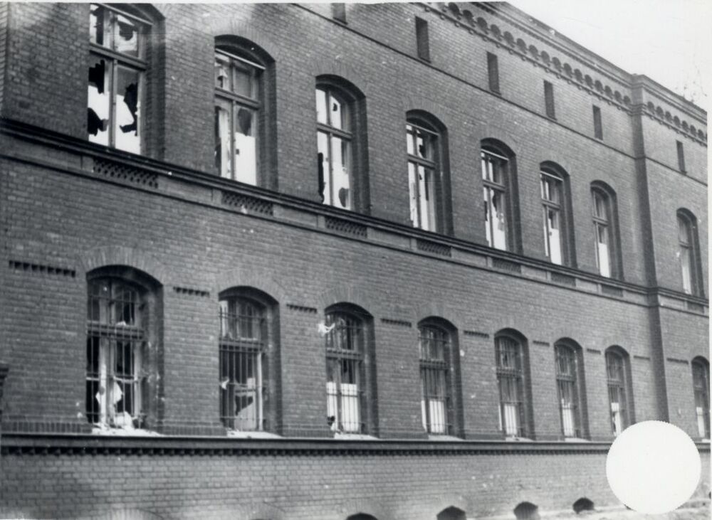 Wybite szyby w budynku I Komisariatu MO (IPN Sz 009/1460)