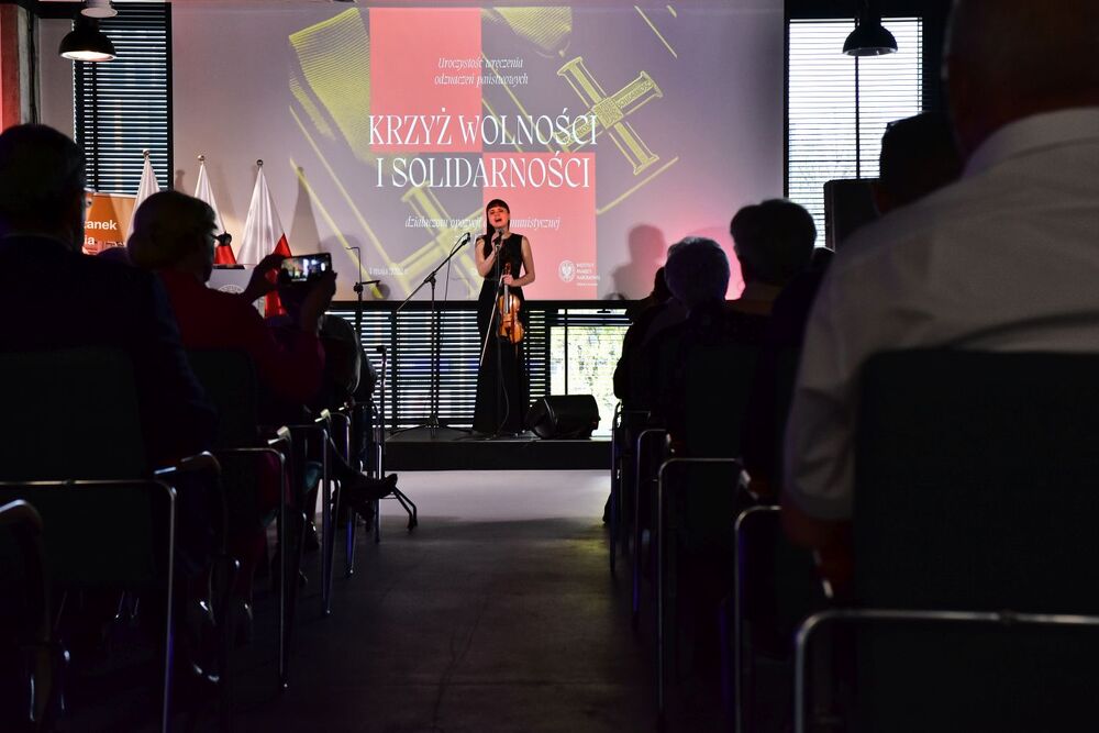 Uroczystość wręczenia Krzyży Wolności i Solidarności działaczom opozycji antykomunistycznej z lat 1956–1989 – Szczecin, 4 maja 2022. Fot. Marcin Manowski (IPN)