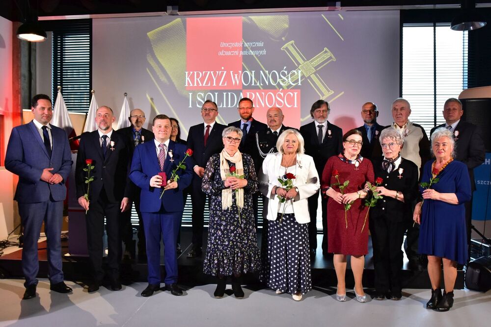 Uroczystość wręczenia Krzyży Wolności i Solidarności działaczom opozycji antykomunistycznej z lat 1956–1989 – Szczecin, 4 maja 2022. Fot. Marcin Manowski (IPN)