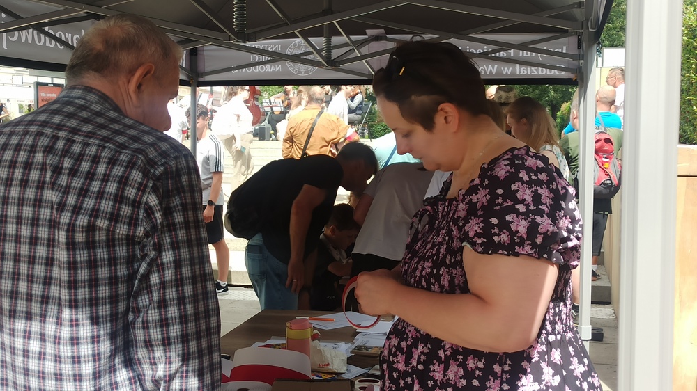 „Na odsiecz powstańczej Warszawie” – ekspozycja IPN i stoisko edukacyjne na Skwerze Hoovera – Warszawa, 1 sierpnia 2025