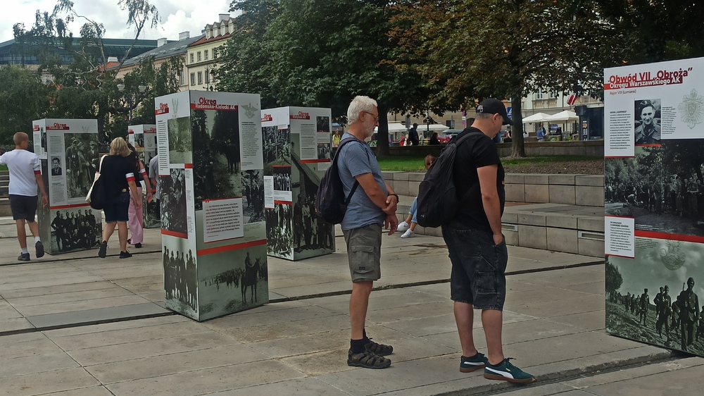 „Na odsiecz powstańczej Warszawie” – ekspozycja IPN i stoisko edukacyjne na Skwerze Hoovera – Warszawa, 1 sierpnia 2025
