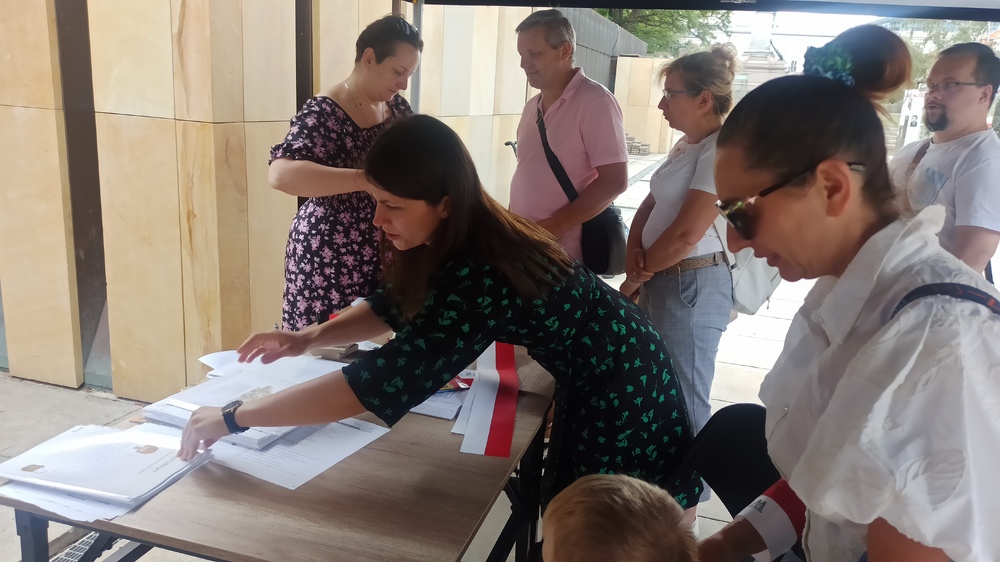 „Na odsiecz powstańczej Warszawie” – ekspozycja IPN i stoisko edukacyjne na Skwerze Hoovera – Warszawa, 1 sierpnia 2025