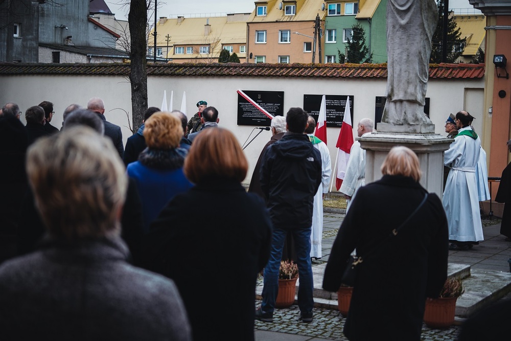 Uroczystość odsłonięcia tablicy upamiętniającej Stefana Szmakfefera – Zakroczym, 20 lutego 2022. Fot. Mateusz Niegowski (IPN)