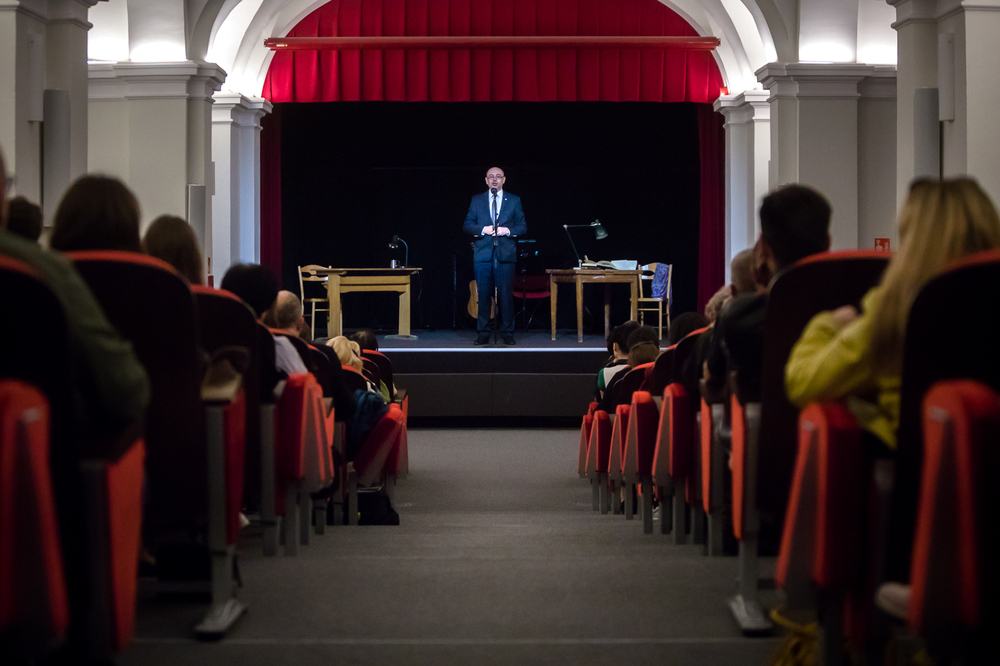 Spektakl „Ocalony przez poezję” poprzedziło wystąpienie dr. Mateusza Szpytmy, wiceprezesa IPN – Warszawa, 13 maja 2022. Fot. Sławek Kasper (IPN)