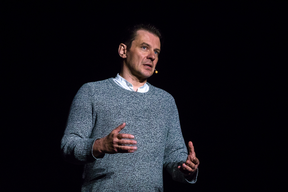 Marcin Kwaśny. Spektakl „Ocalony przez poezję” – Warszawa, 13 maja 2022. Fot. Sławek Kasper (IPN)