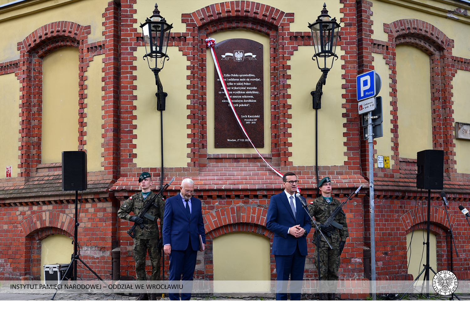 Odsłonięcie tablicy poświęconej prezydentowi Lechowi Kaczyńskiemu – Wrocław, 27 sierpnia 2021