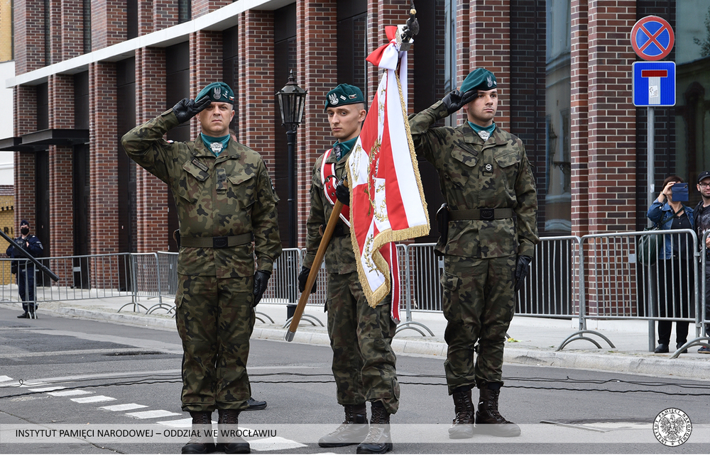 Odsłonięcie tablicy poświęconej prezydentowi Lechowi Kaczyńskiemu – Wrocław, 27 sierpnia 2021