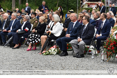 Uroczystości upamiętniające zamordowanych przez UB żołnierzy NSZ w Starym Grodkowie.