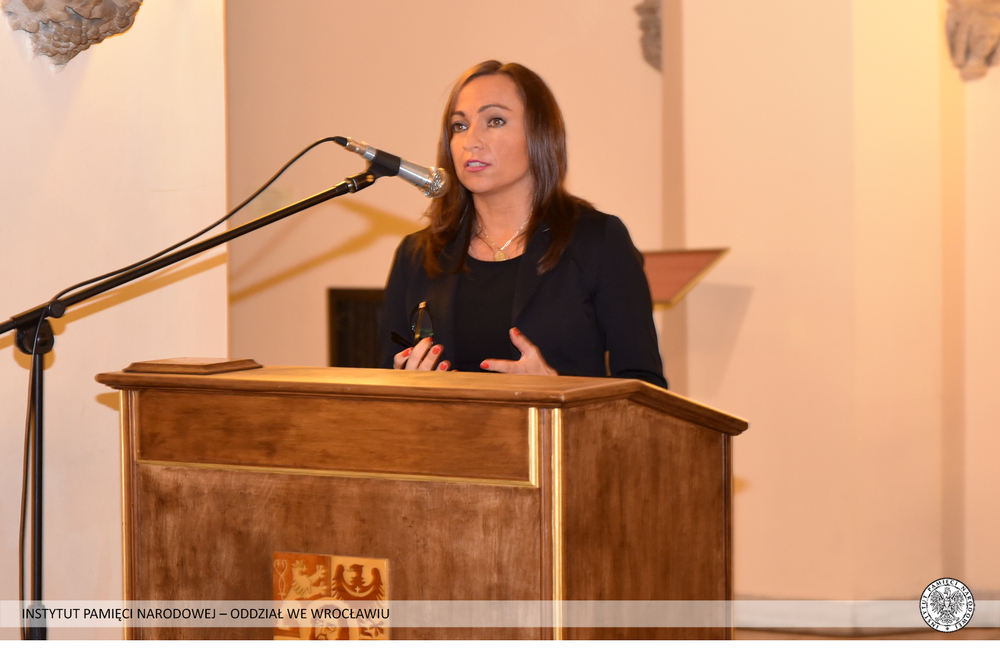 Dr Katarzyna Pawlak-Weiss przybliża zagadnienie pobytu więźniów z Pawiaka w obozie Gross-Rosen.