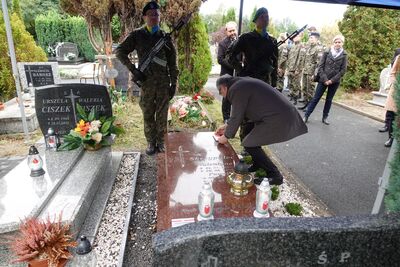 Uroczystość oznaczenia znakiem pamięci Tobie Polsko grobu weterana Pawła Skrzypulca w Opolu