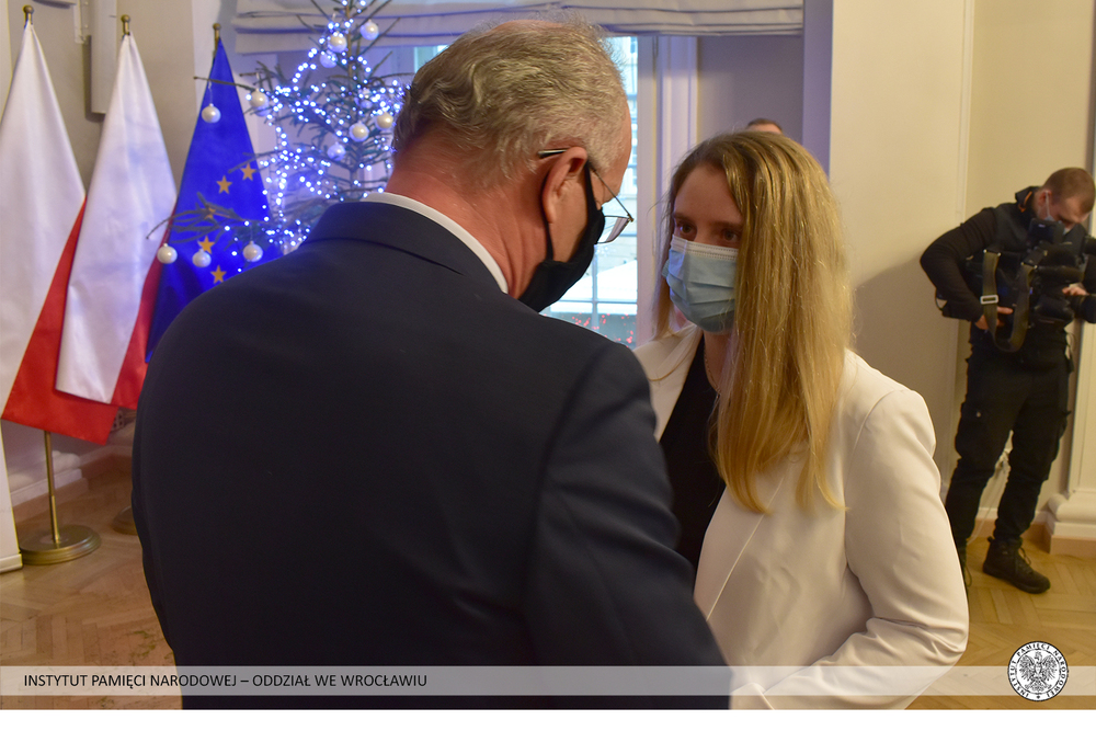 Uroczystość oznaczenia Krzyżami Wolności i Solidarności działaczy opozycji demokratycznej z czasów PRL. Fot. Dominik Wojtkiewicz (IPN)