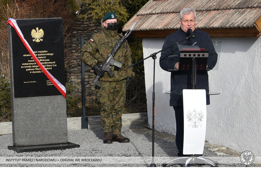 Odsłonięcie tablicy poświęconej ofiarom „Marszu Śmierci”